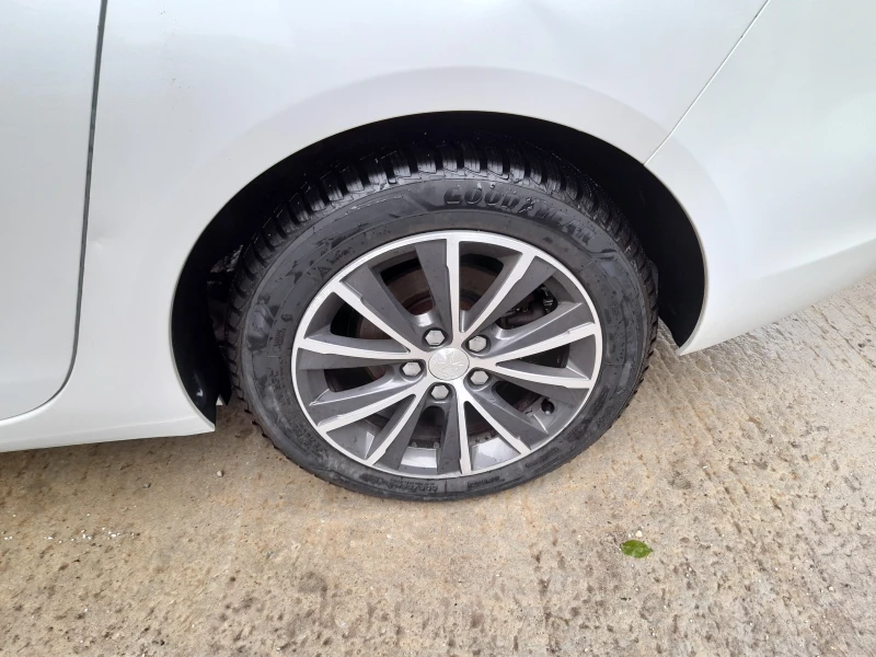 Peugeot 308 1, 2 tubro, снимка 12 - Автомобили и джипове - 51999618