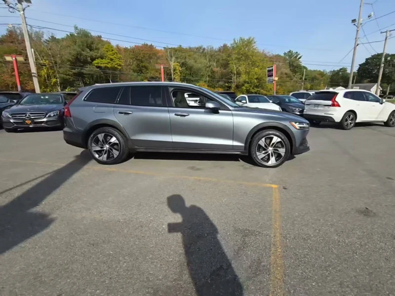 Volvo V60 Cross Country T5, снимка 3 - Автомобили и джипове - 52427657