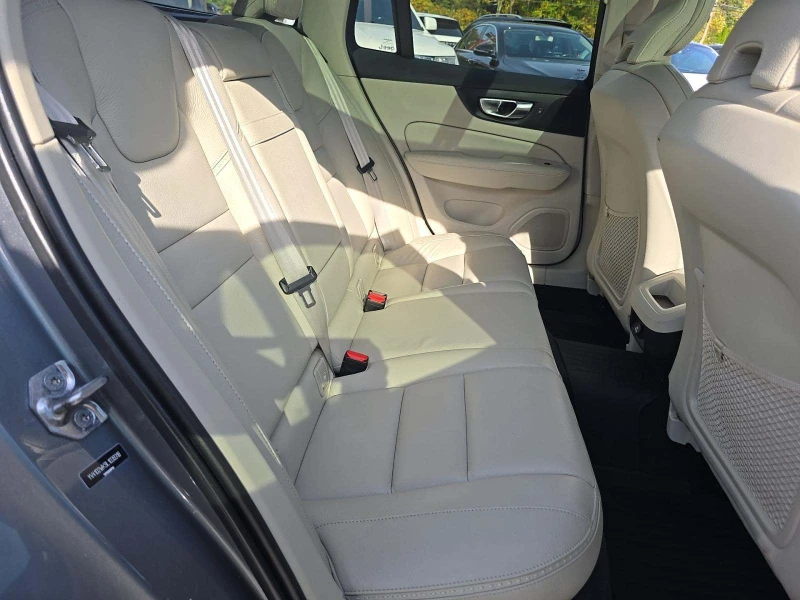 Volvo V60 Cross Country T5, снимка 12 - Автомобили и джипове - 52427657