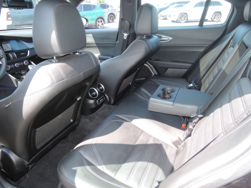 Alfa Romeo Giulia * CARFAX * ЦЕНА ДО БГ, снимка 7 - Автомобили и джипове - 53108316