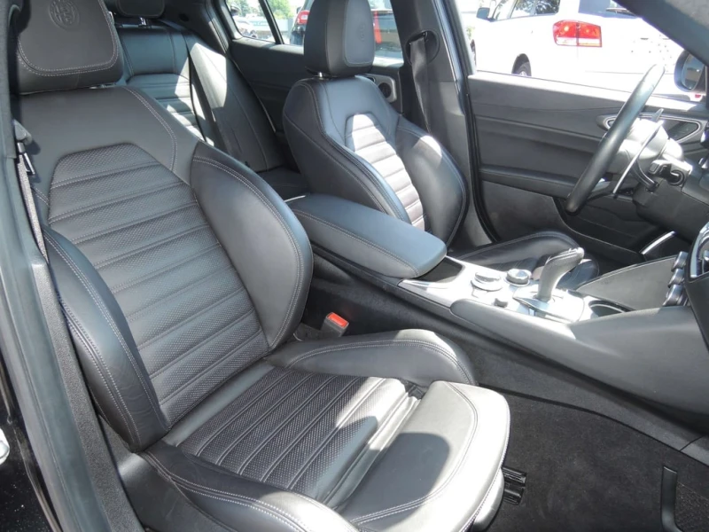 Alfa Romeo Giulia * CARFAX * ЦЕНА ДО БГ, снимка 16 - Автомобили и джипове - 53108316