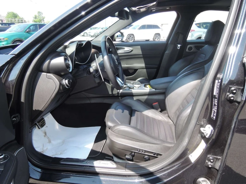 Alfa Romeo Giulia * CARFAX * ЦЕНА ДО БГ, снимка 5 - Автомобили и джипове - 53108316