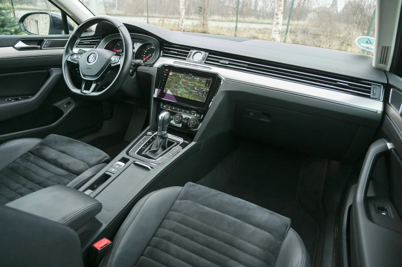 VW Passat 2.0TDI* Highline* Matrix* ACC* Germany, снимка 7 - Автомобили и джипове - 53203993