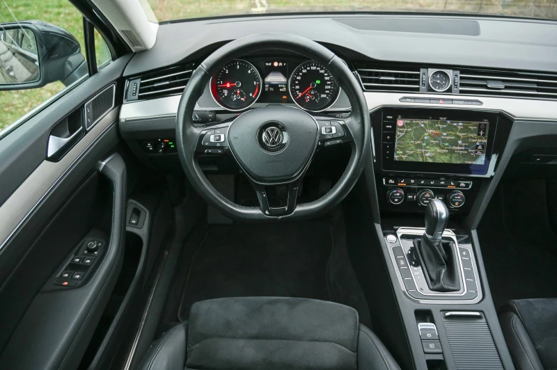 VW Passat 2.0TDI* Highline* Matrix* ACC* Germany, снимка 6 - Автомобили и джипове - 53203993
