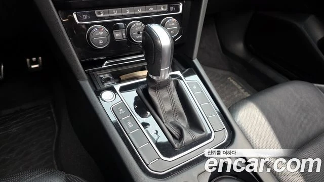 VW Arteon 2.0TDI | DIGITAL| ОБДУХ| DIST| HEAD UP| ПАРНОРАМА, снимка 8 - Автомобили и джипове - 55887282