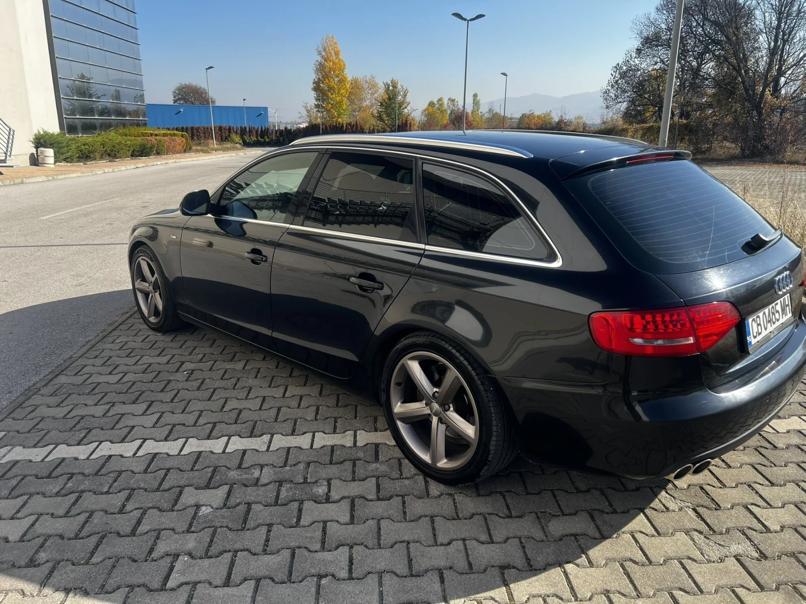 Audi A4 AVANT S-LINE - изображение 4