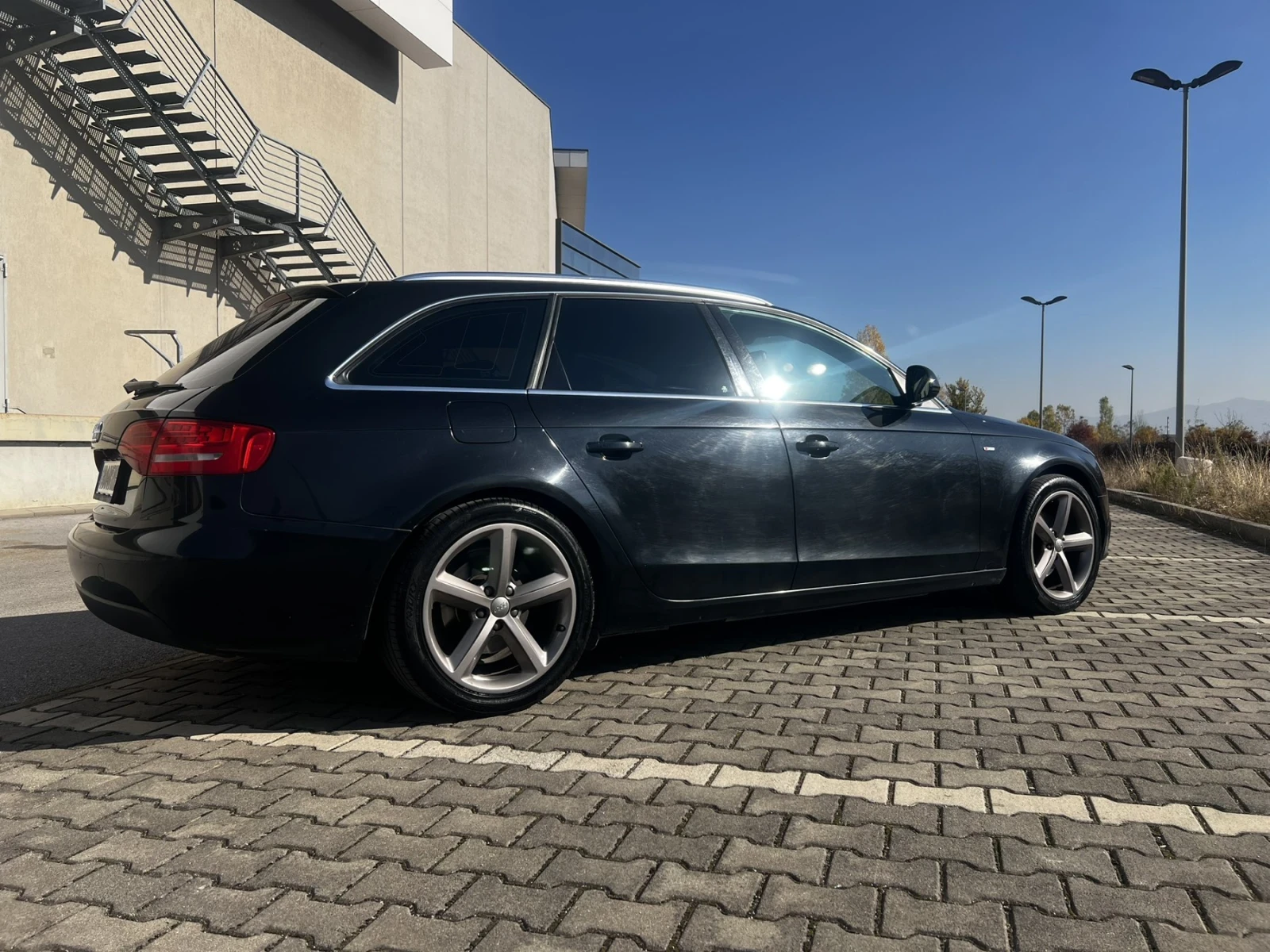 Audi A4 AVANT S-LINE - изображение 7