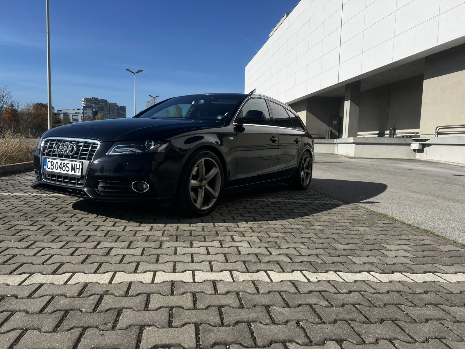 Audi A4 AVANT S-LINE - изображение 2