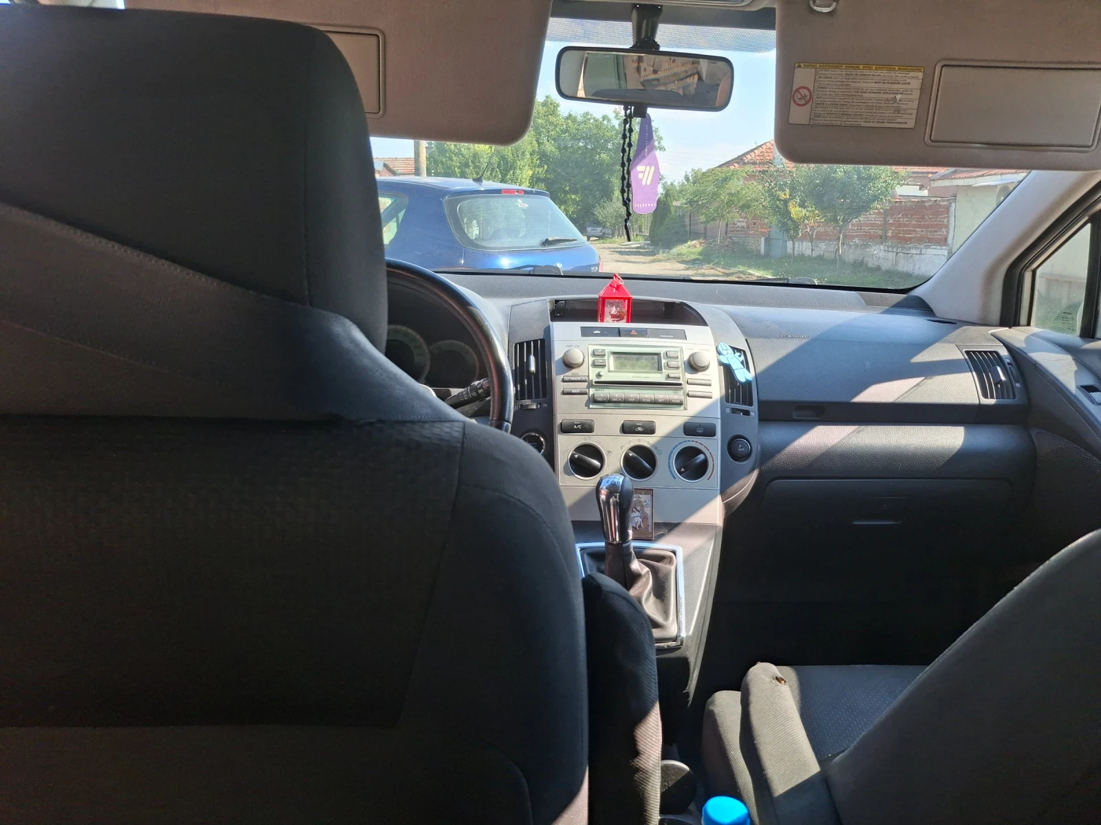 Toyota Corolla verso 2.2 - изображение 10