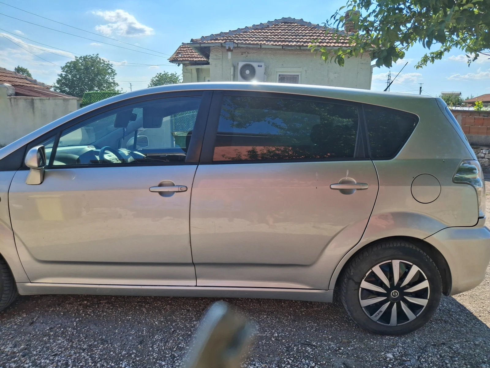 Toyota Corolla verso 2.2 - изображение 7