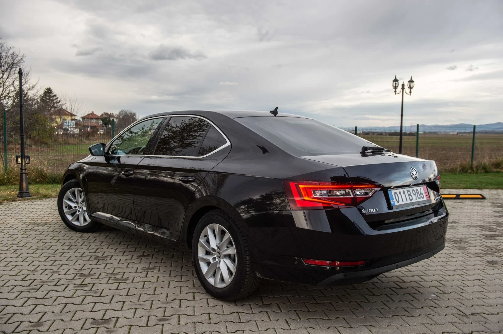 Skoda Superb AmbientLight, Park assist, distronic  - изображение 4