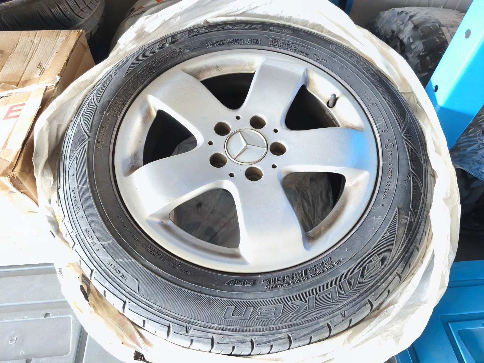 Mercedes-Benz E 220 2.2 CDI, снимка 11 - Автомобили и джипове - 53706459