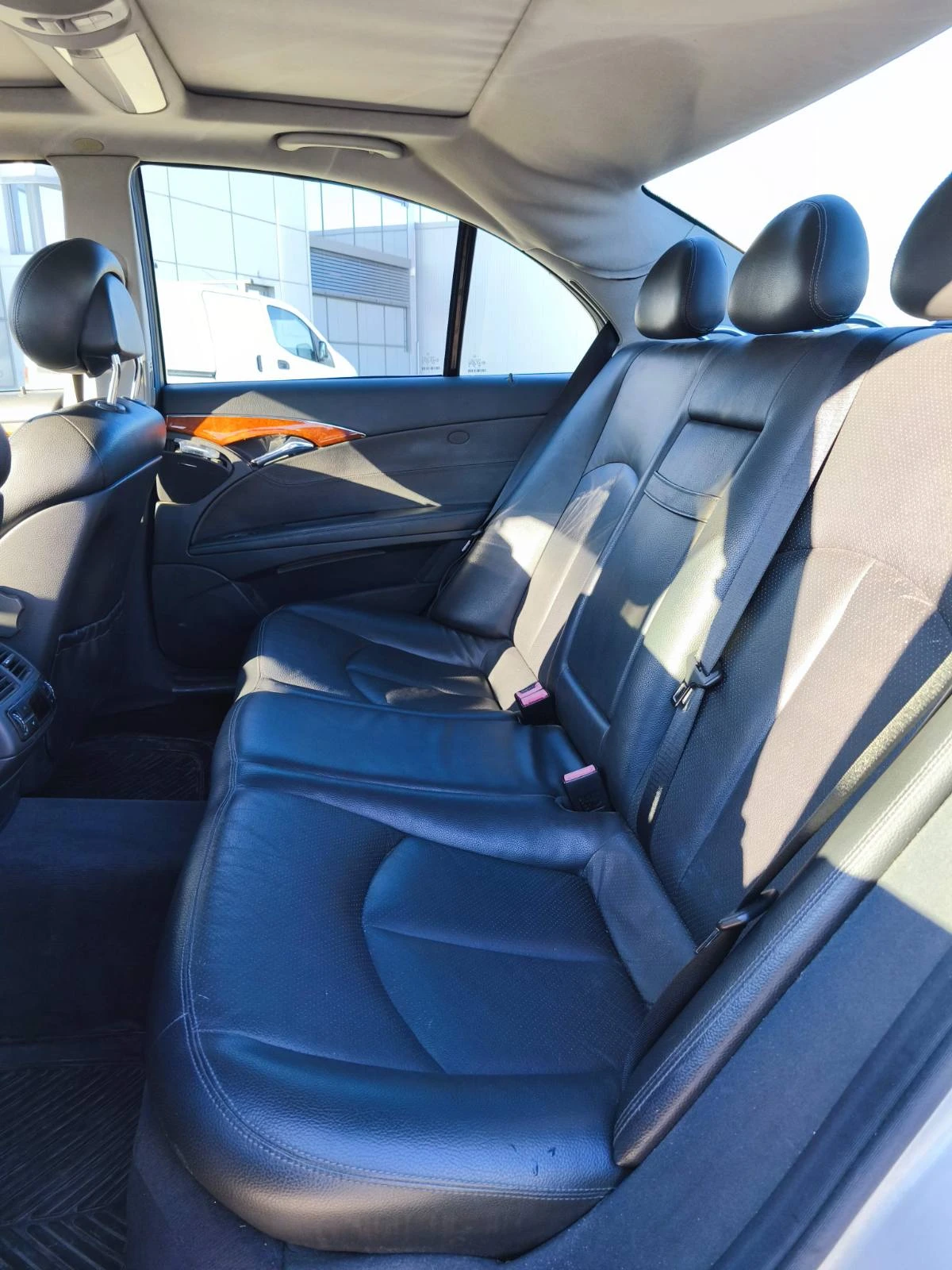 Mercedes-Benz E 220 2.2 CDI, снимка 9 - Автомобили и джипове - 53706459