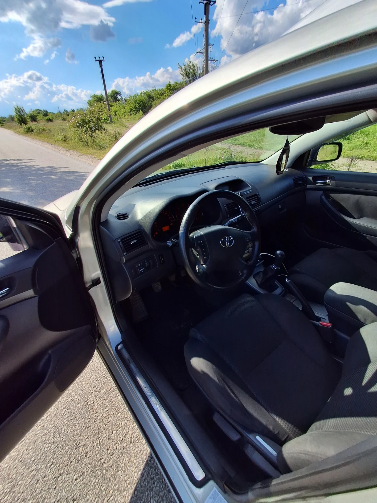 Toyota Avensis T25 2.0D4D, снимка 12 - Автомобили и джипове - 54661457