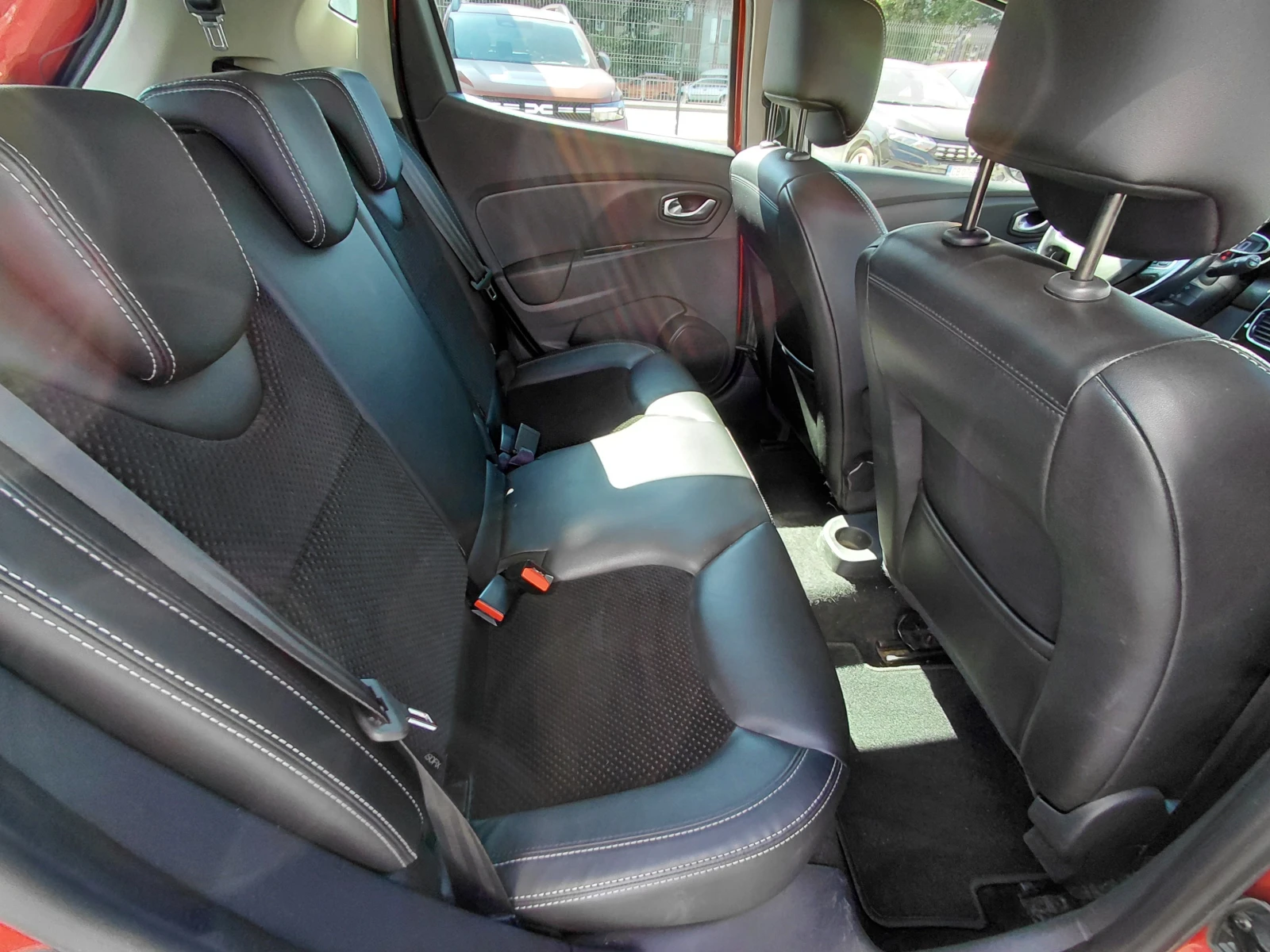 Renault Clio 1.5 dCi/90к.с/Intens, снимка 16 - Автомобили и джипове - 55987524