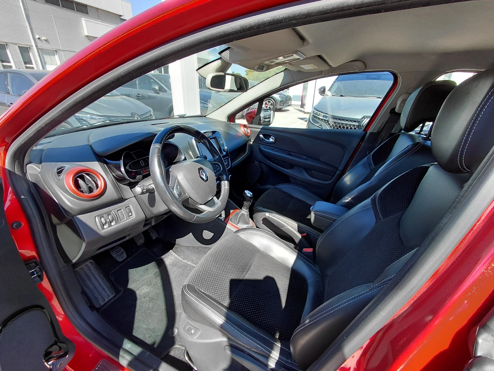 Renault Clio 1.5 dCi/90к.с/Intens, снимка 12 - Автомобили и джипове - 55987524