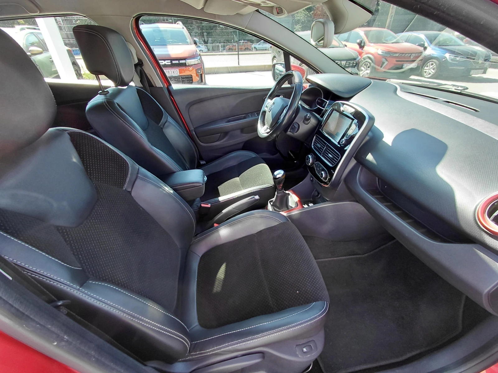 Renault Clio 1.5 dCi/90к.с/Intens, снимка 14 - Автомобили и джипове - 55987524