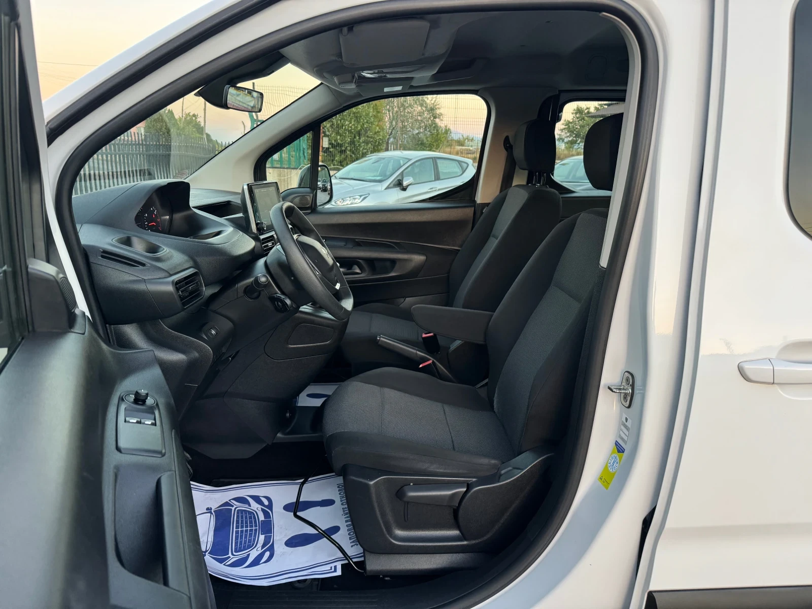 Peugeot Rifter 1.5d M1 L2 5seads!! NAVI! 6speed!! 2броя!!, снимка 7 - Автомобили и джипове - 56011512
