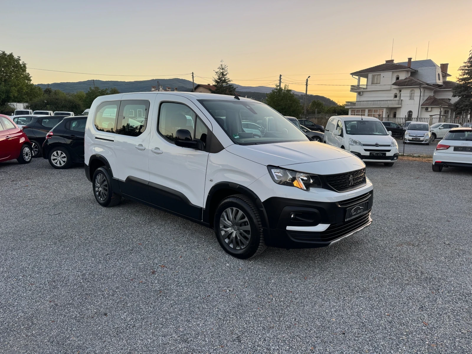 Peugeot Rifter 1.5d M1 L2 5seads!! NAVI! 6speed!! 2броя!!, снимка 9 - Автомобили и джипове - 56011512