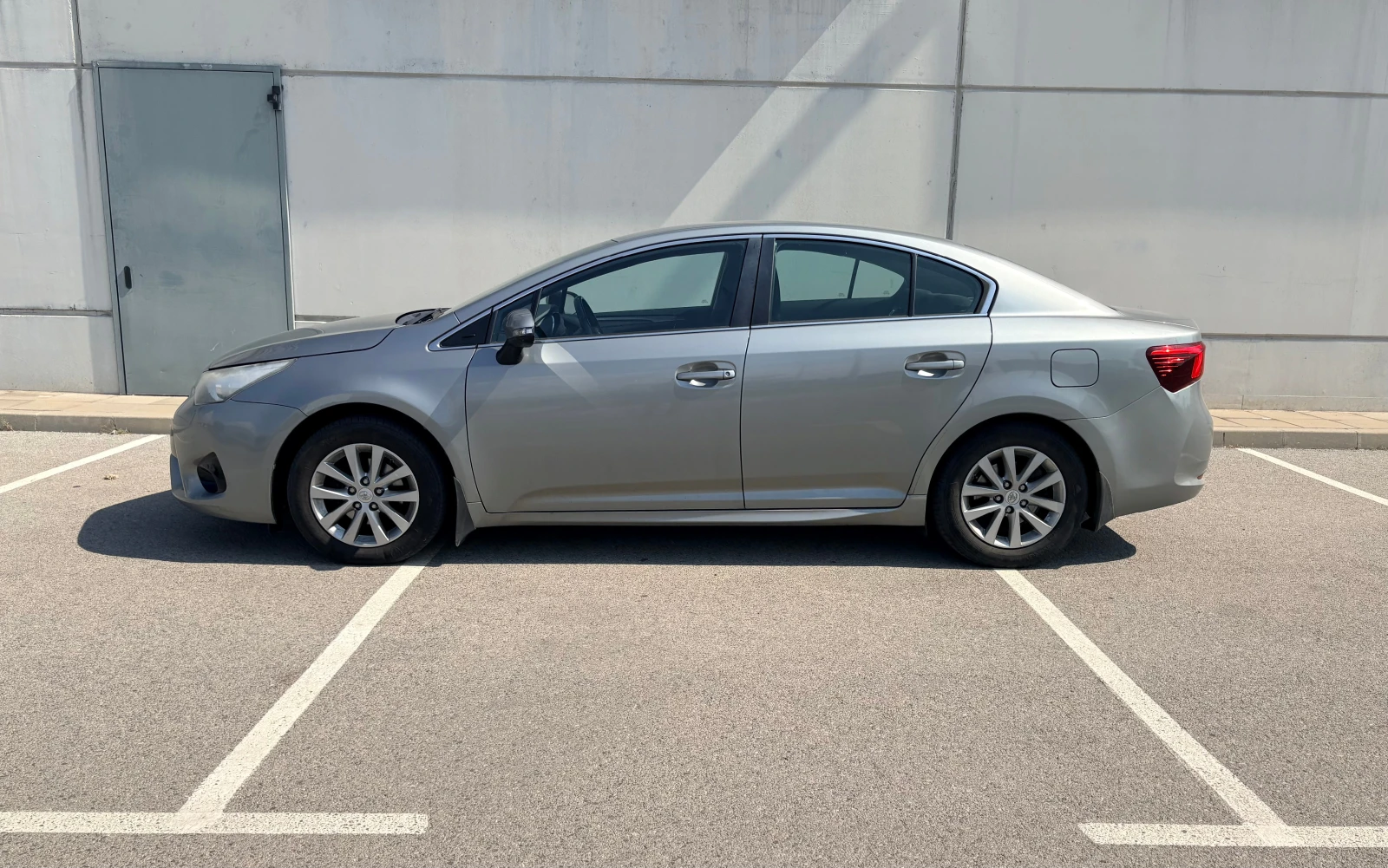 Toyota Avensis III 1.6VVT-i, снимка 6 - Автомобили и джипове - 56059045