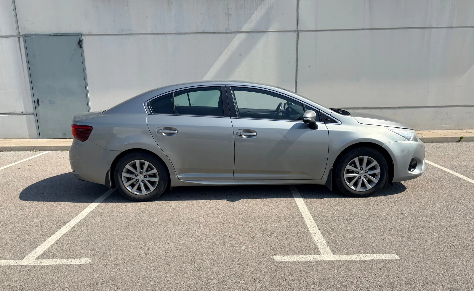 Toyota Avensis III 1.6VVT-i, снимка 2 - Автомобили и джипове - 56059045