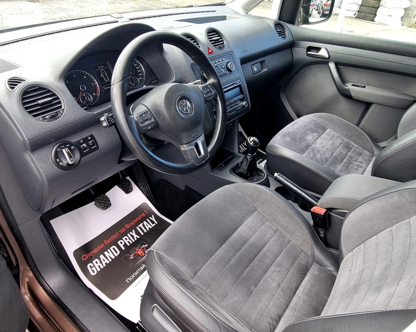 VW Caddy 2.0tdi 4motion 7места, снимка 7 - Автомобили и джипове - 56197052