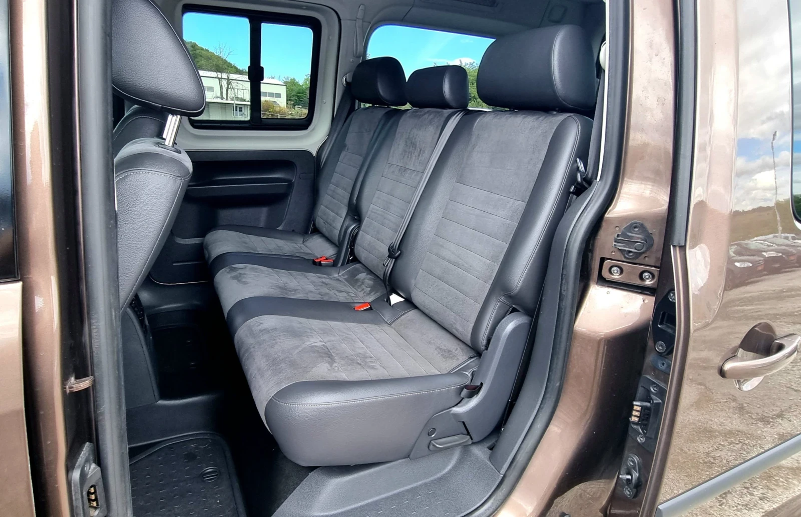 VW Caddy 2.0tdi 4motion 7места, снимка 12 - Автомобили и джипове - 56197052
