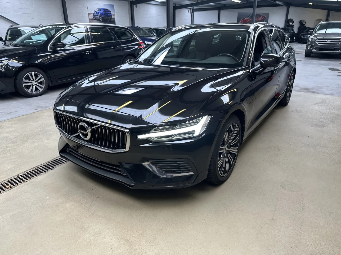 Volvo V60 T6 Inscription Expression, снимка 2 - Автомобили и джипове - 56700839