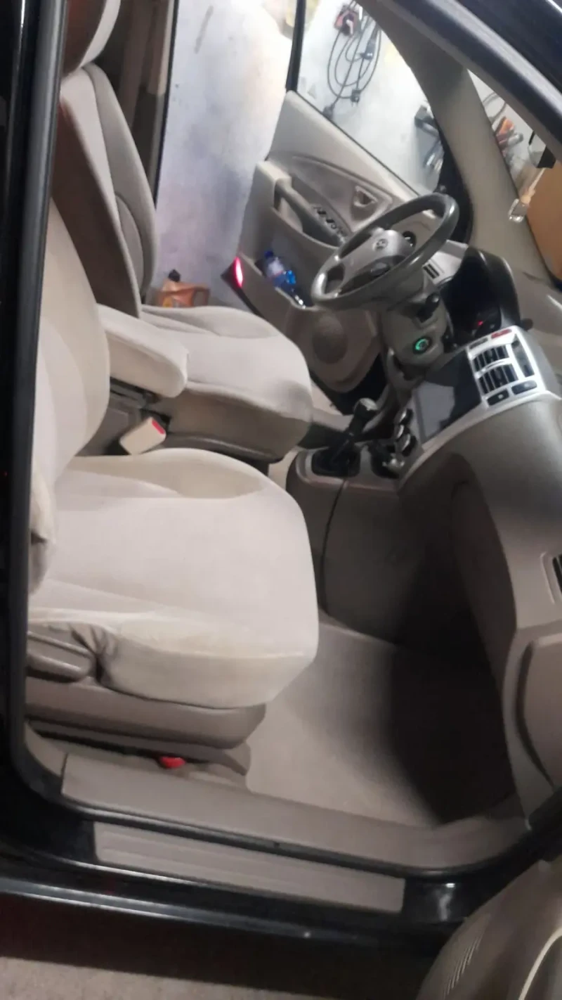 Hyundai Tucson 2.0 Газ/Бензин, снимка 10 - Автомобили и джипове - 52978728