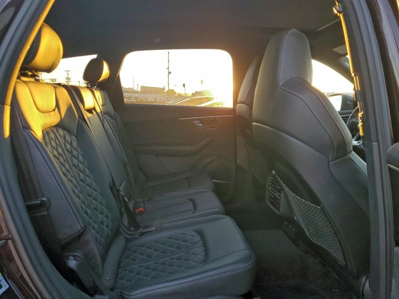 Audi SQ7 PREMIUM PLUS DISTRONIC/B&O/HuD/BLINDSPOT/KEYLESS, снимка 11 - Автомобили и джипове - 53053363