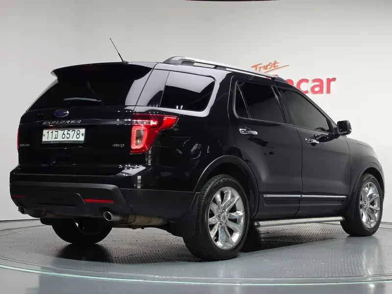 Ford Explorer 3.5 AWD - САМО 30% АВАНС, снимка 2 - Автомобили и джипове - 56368602