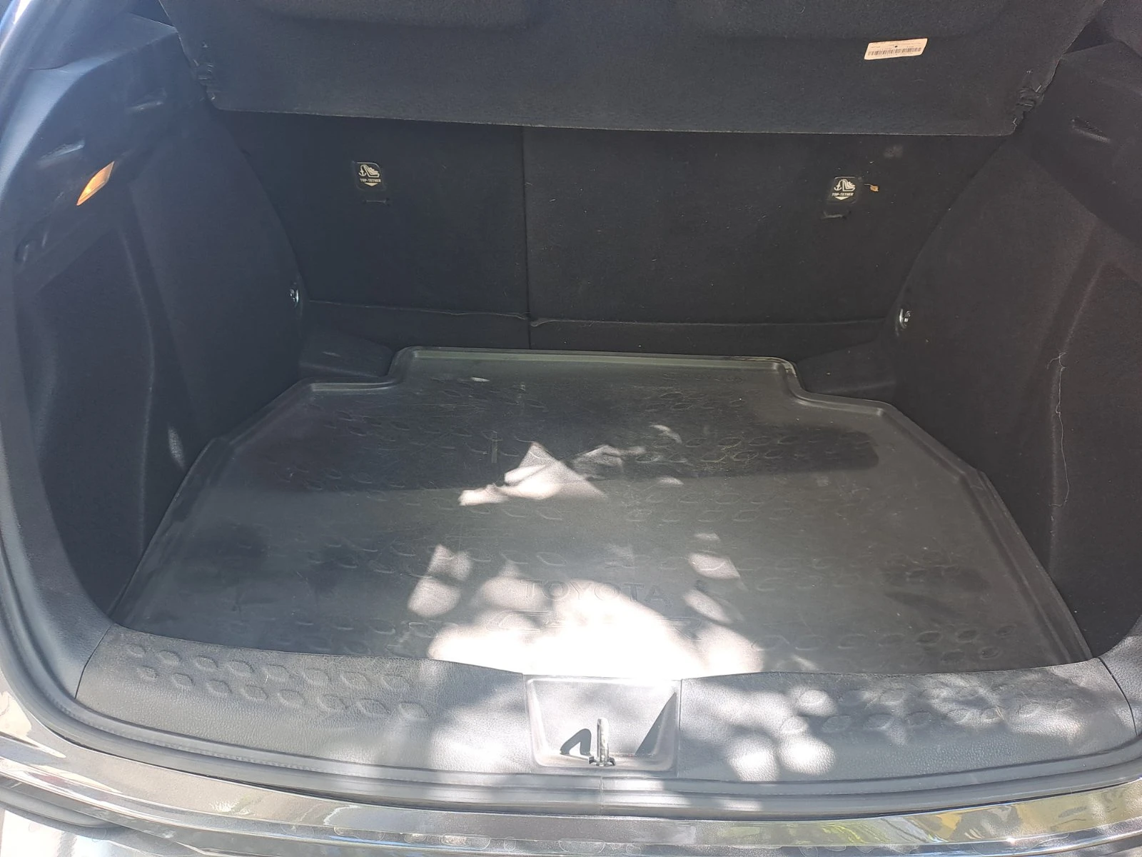 Toyota C-HR 1.8 хибрид - изображение 9