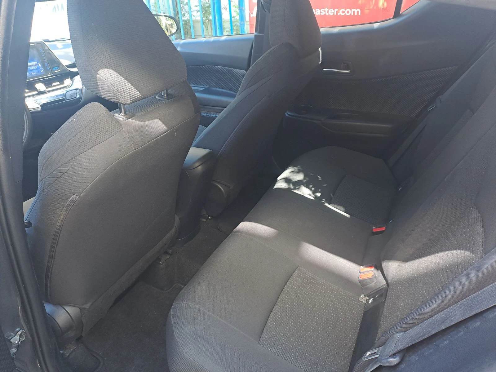 Toyota C-HR 1.8 хибрид - изображение 7