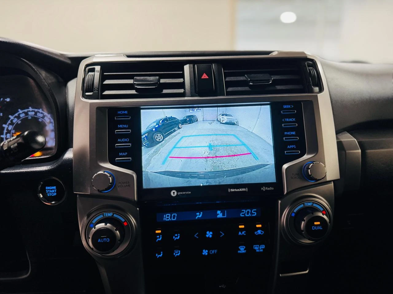 Toyota 4runner SR5 Premium / AWD / 7 Seats - изображение 9