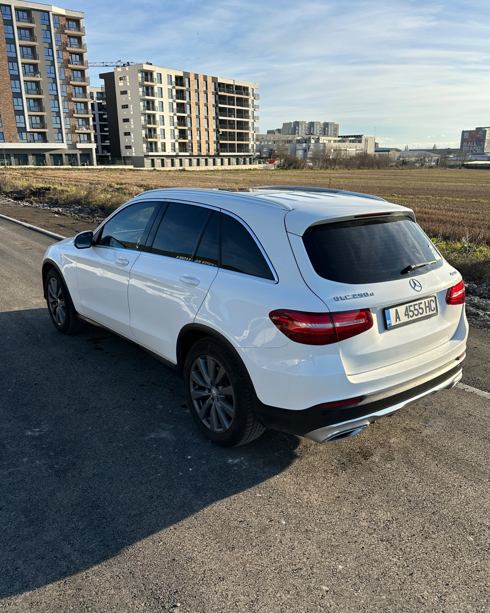 Mercedes-Benz GLC 250 4MATIC | Частно лице | Панорама | Кожа | Реални км, снимка 17 - Автомобили и джипове - 53479760