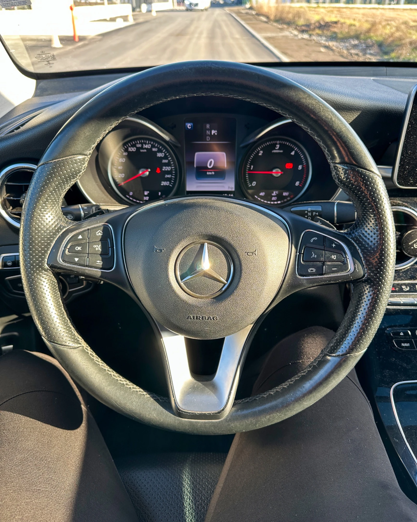 Mercedes-Benz GLC 250 4MATIC | Частно лице | Панорама | Кожа | Реални км, снимка 11 - Автомобили и джипове - 53479760