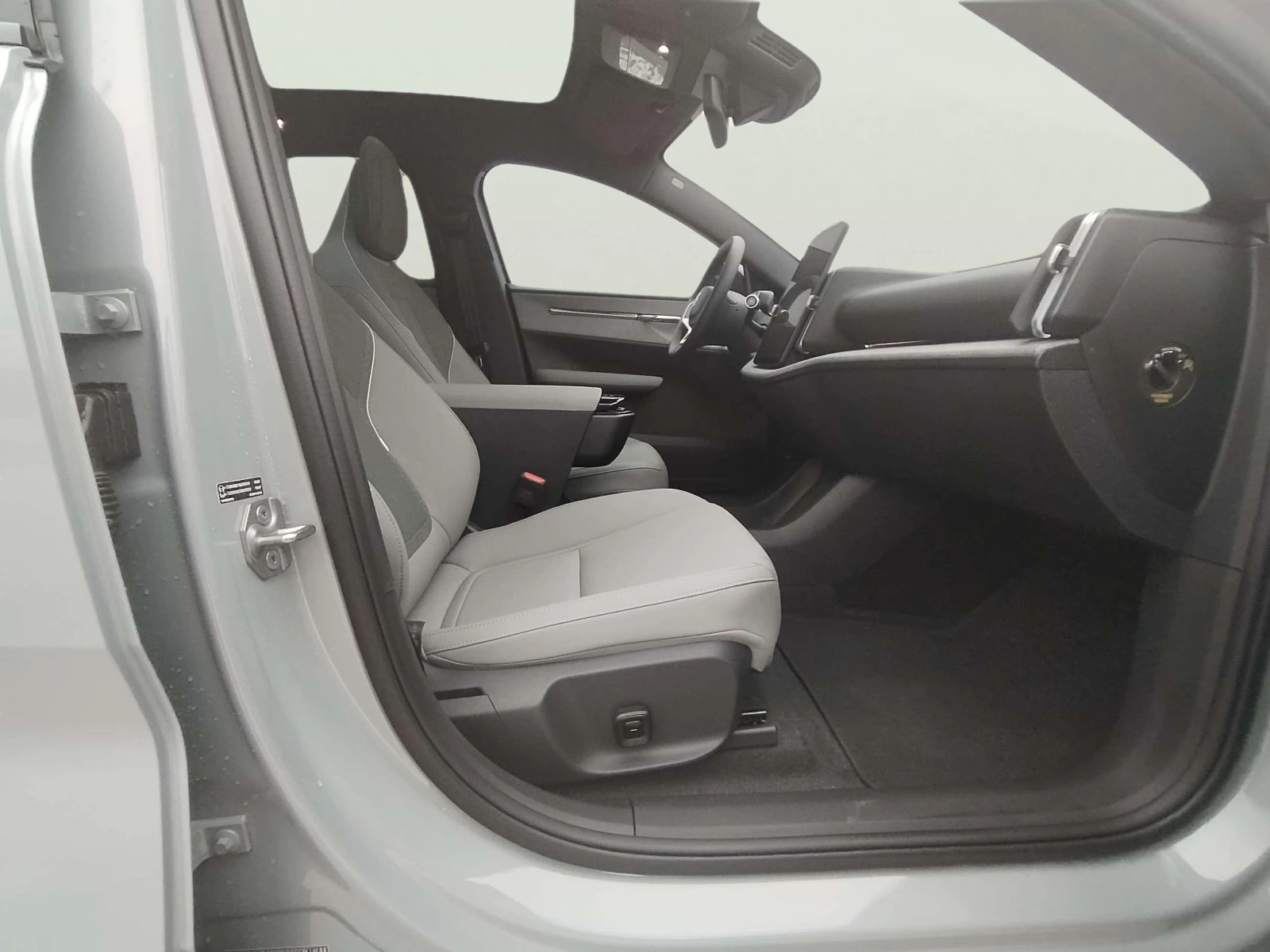 Volvo EX30 Twin motor - изображение 9