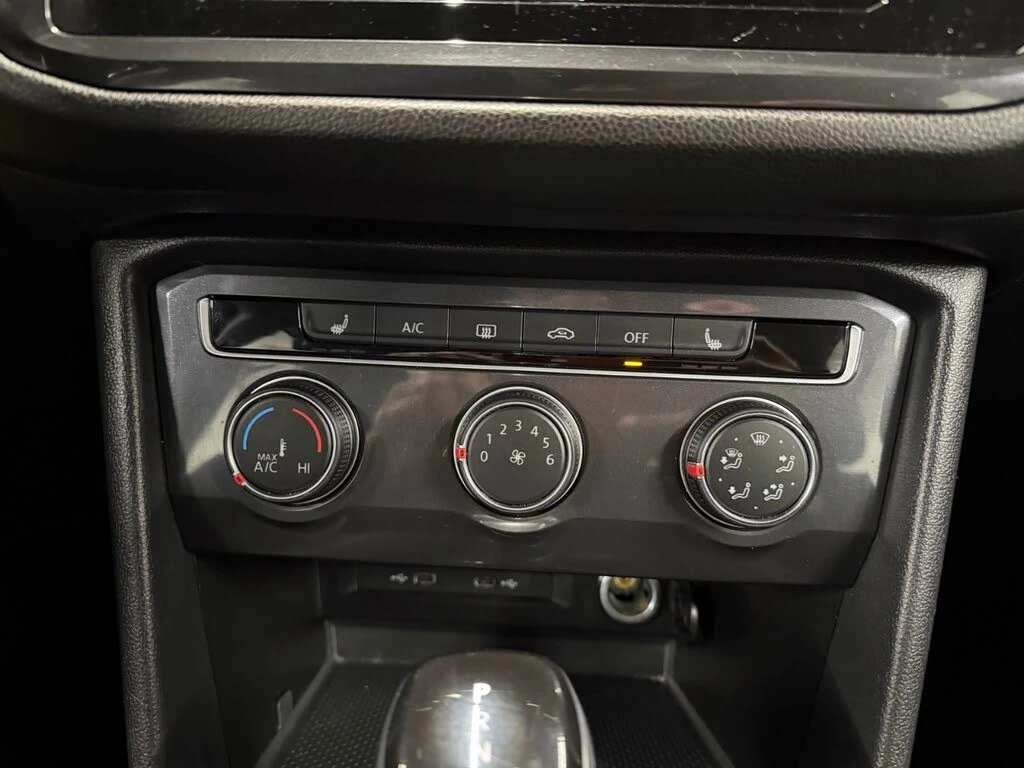 VW Tiguan * АвтоКредит* (ЦЕНА ДО БГ), снимка 12 - Автомобили и джипове - 54070937