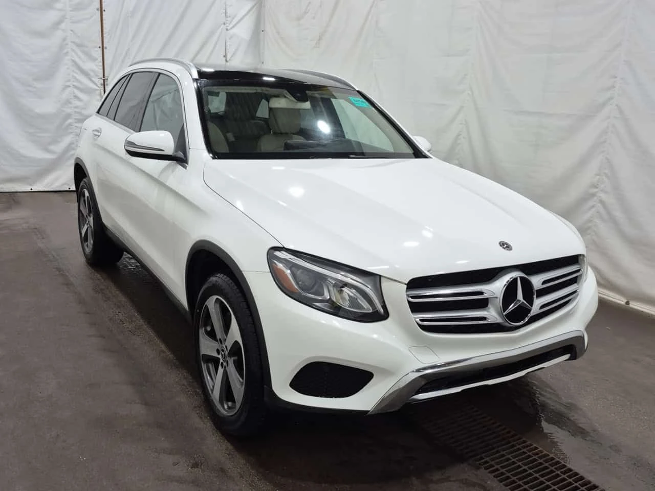 Mercedes-Benz GLC * 300 * CARFAX * БЕЗ ПЪРВОНАЧАЛНА ВНОСКА, снимка 2 - Автомобили и джипове - 54488429