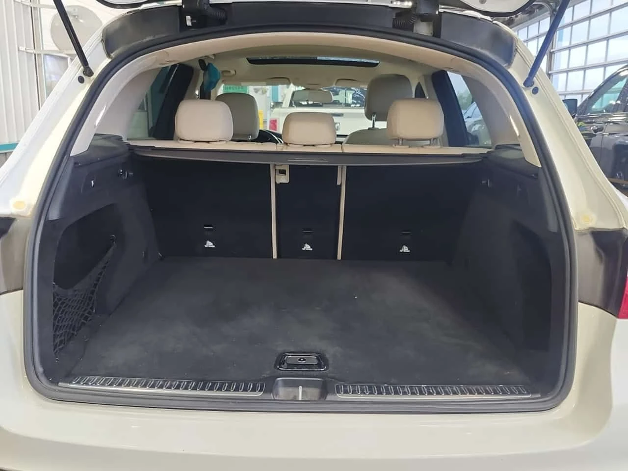 Mercedes-Benz GLC * 300 * CARFAX * БЕЗ ПЪРВОНАЧАЛНА ВНОСКА, снимка 16 - Автомобили и джипове - 54488429