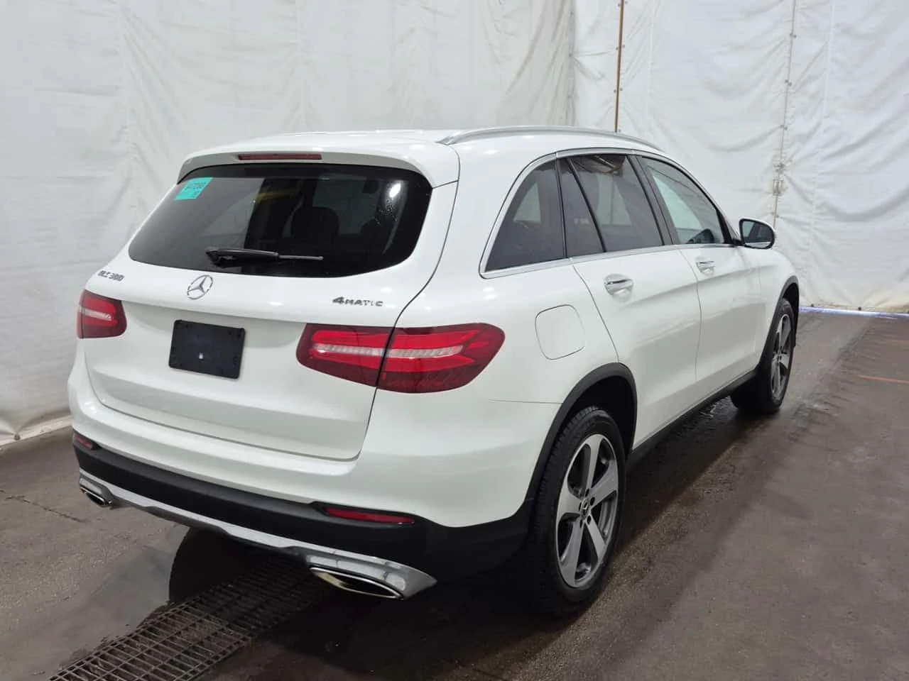 Mercedes-Benz GLC * 300 * CARFAX * БЕЗ ПЪРВОНАЧАЛНА ВНОСКА, снимка 3 - Автомобили и джипове - 54488429