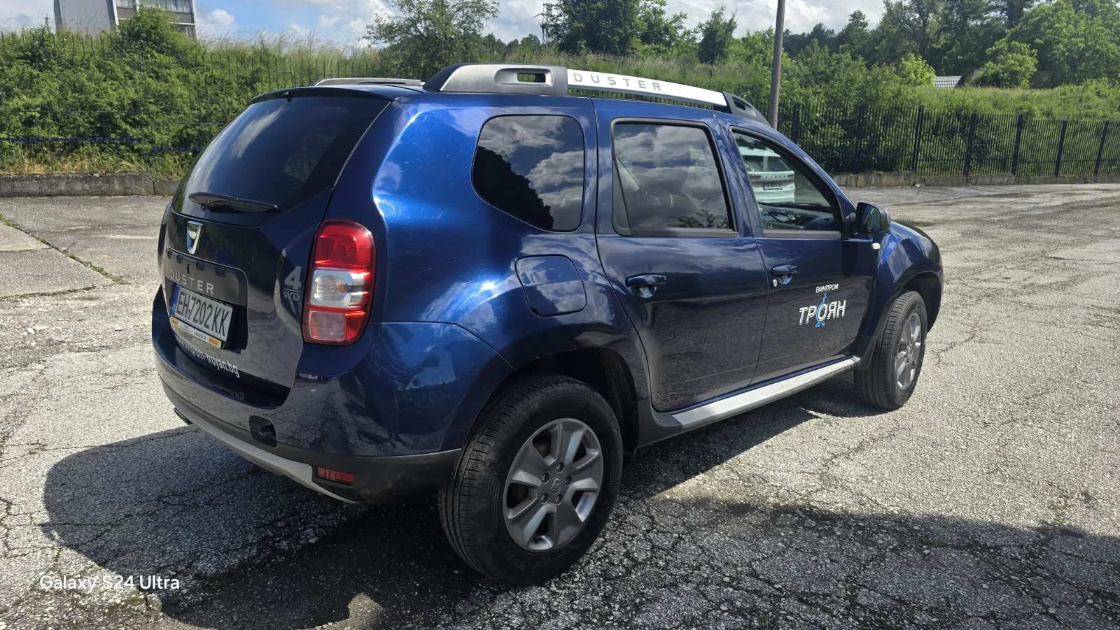 Dacia Duster 1.6i 4x4, снимка 4 - Автомобили и джипове - 54753142