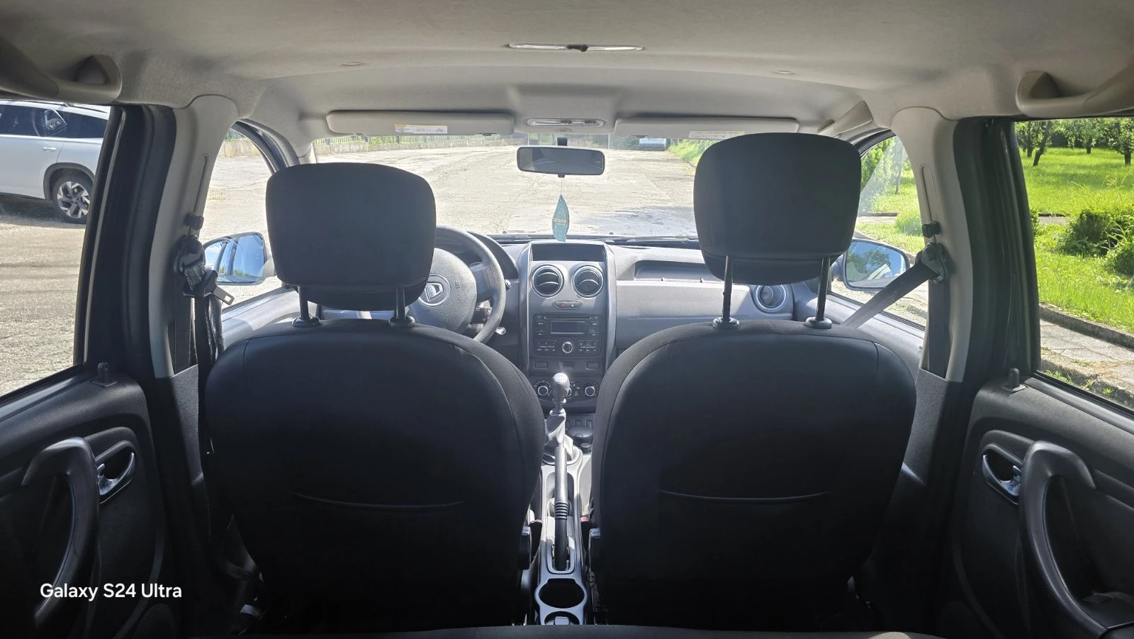 Dacia Duster 1.6i 4x4, снимка 9 - Автомобили и джипове - 54753142