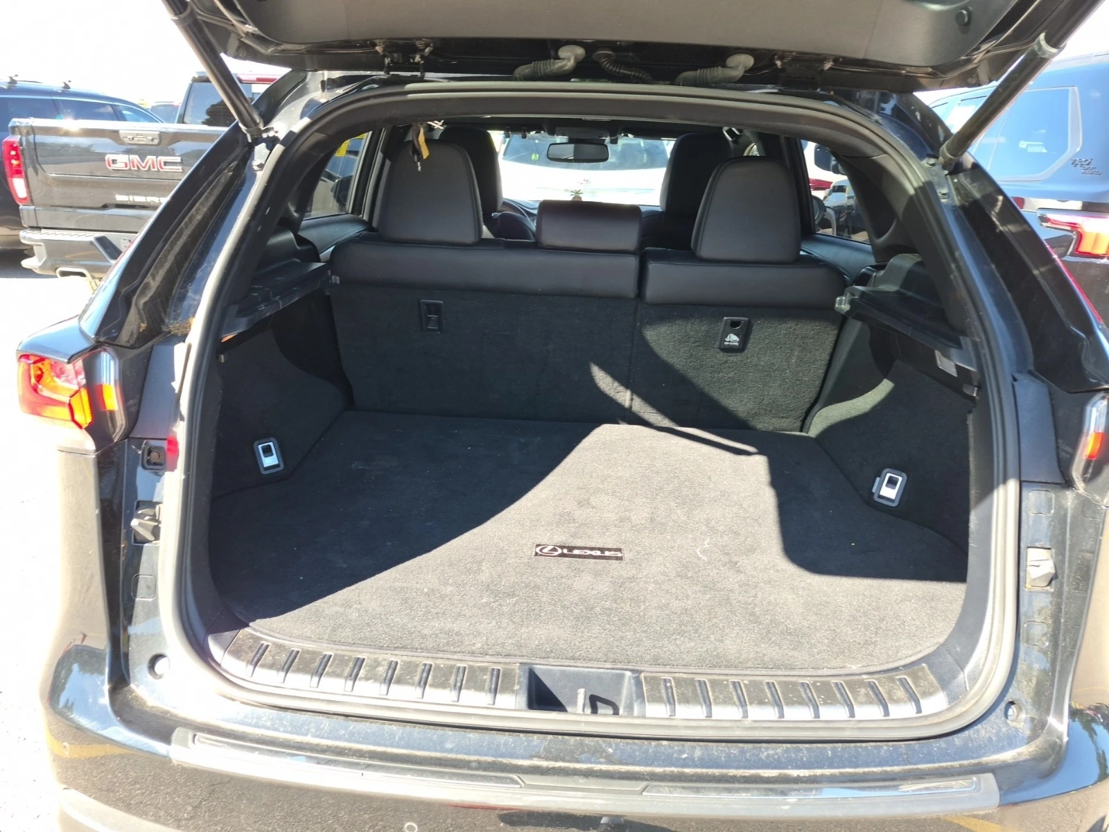 Lexus NX 200t * * CARFAX * * АВТО КРЕДИТ * * , снимка 11 - Автомобили и джипове - 55123656
