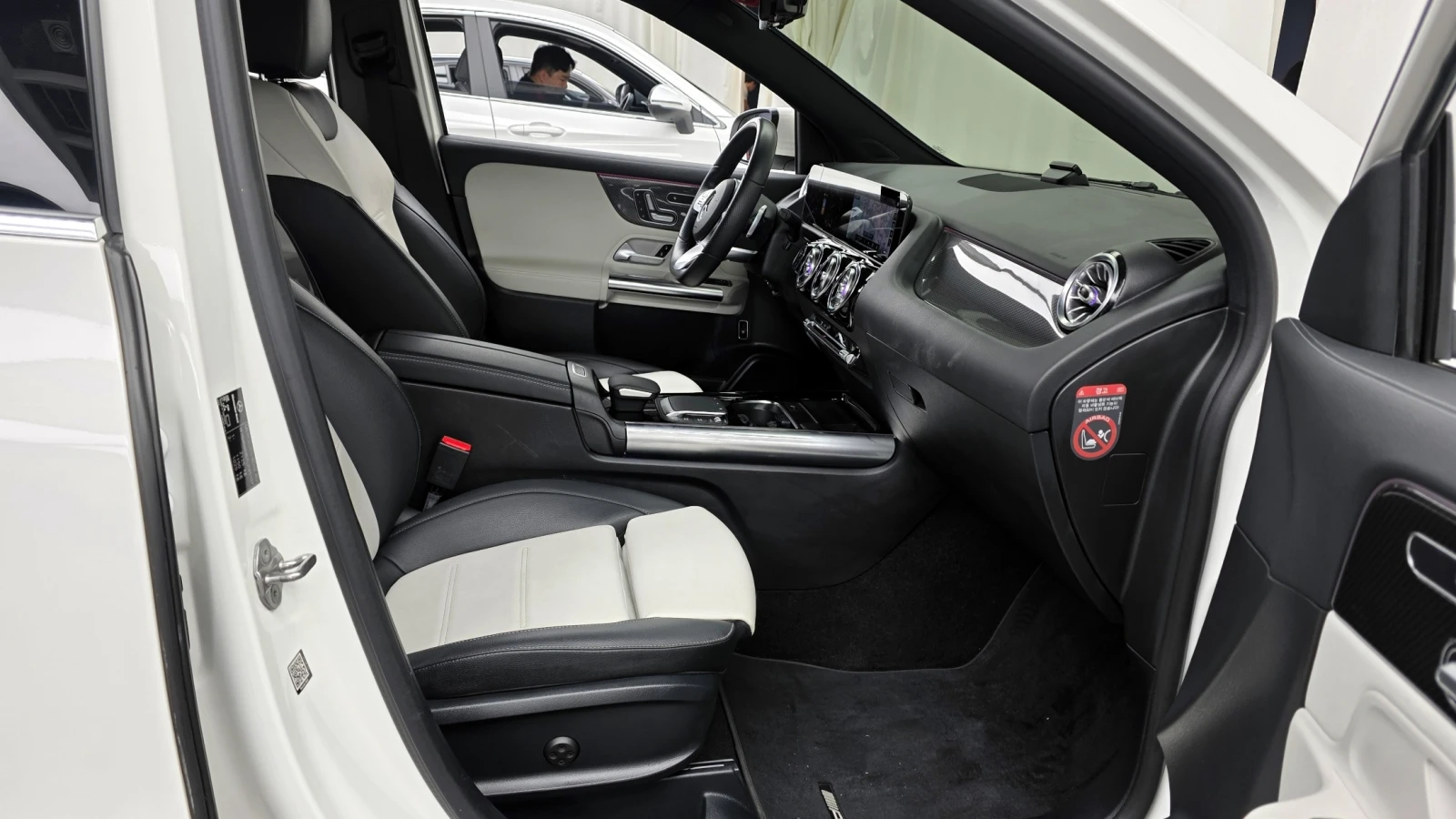 Mercedes-Benz GLA 220 2021 AMG Line* 4Matic* Без инциденти, снимка 9 - Автомобили и джипове - 56322757