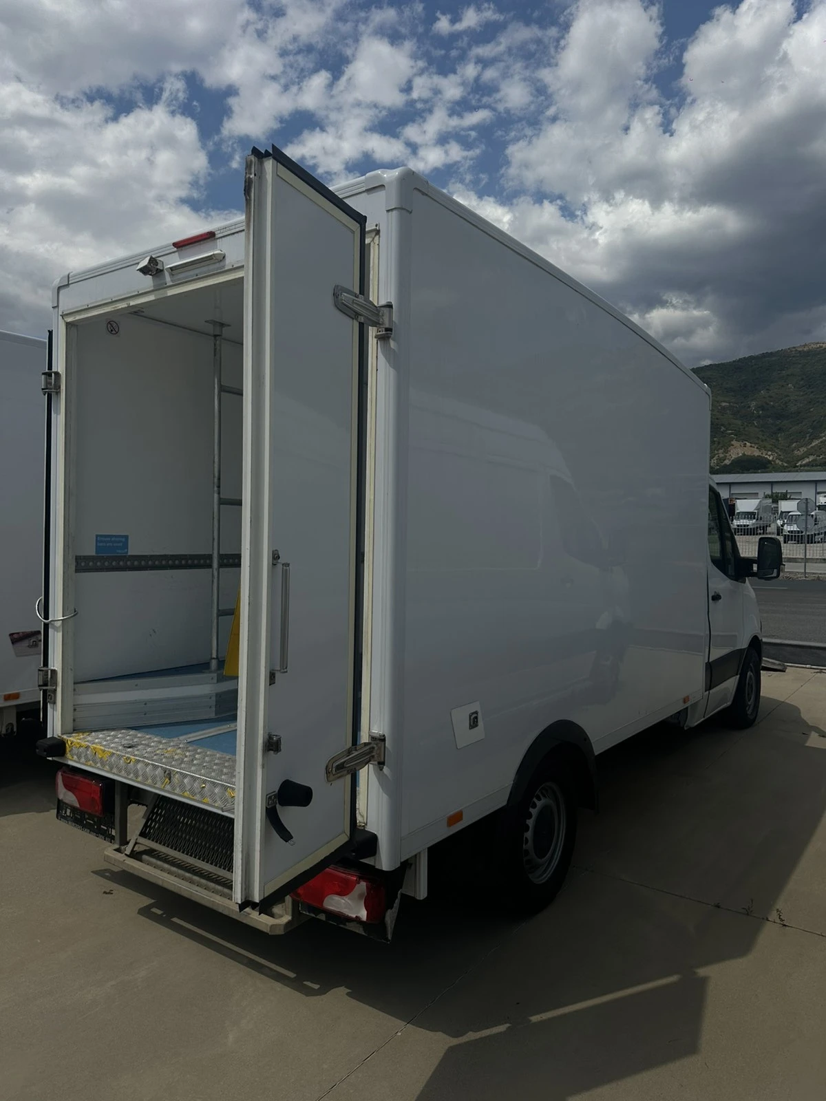 Mercedes-Benz Sprinter Хладилен Фургон 3.60м/Carrier 350 - изображение 9