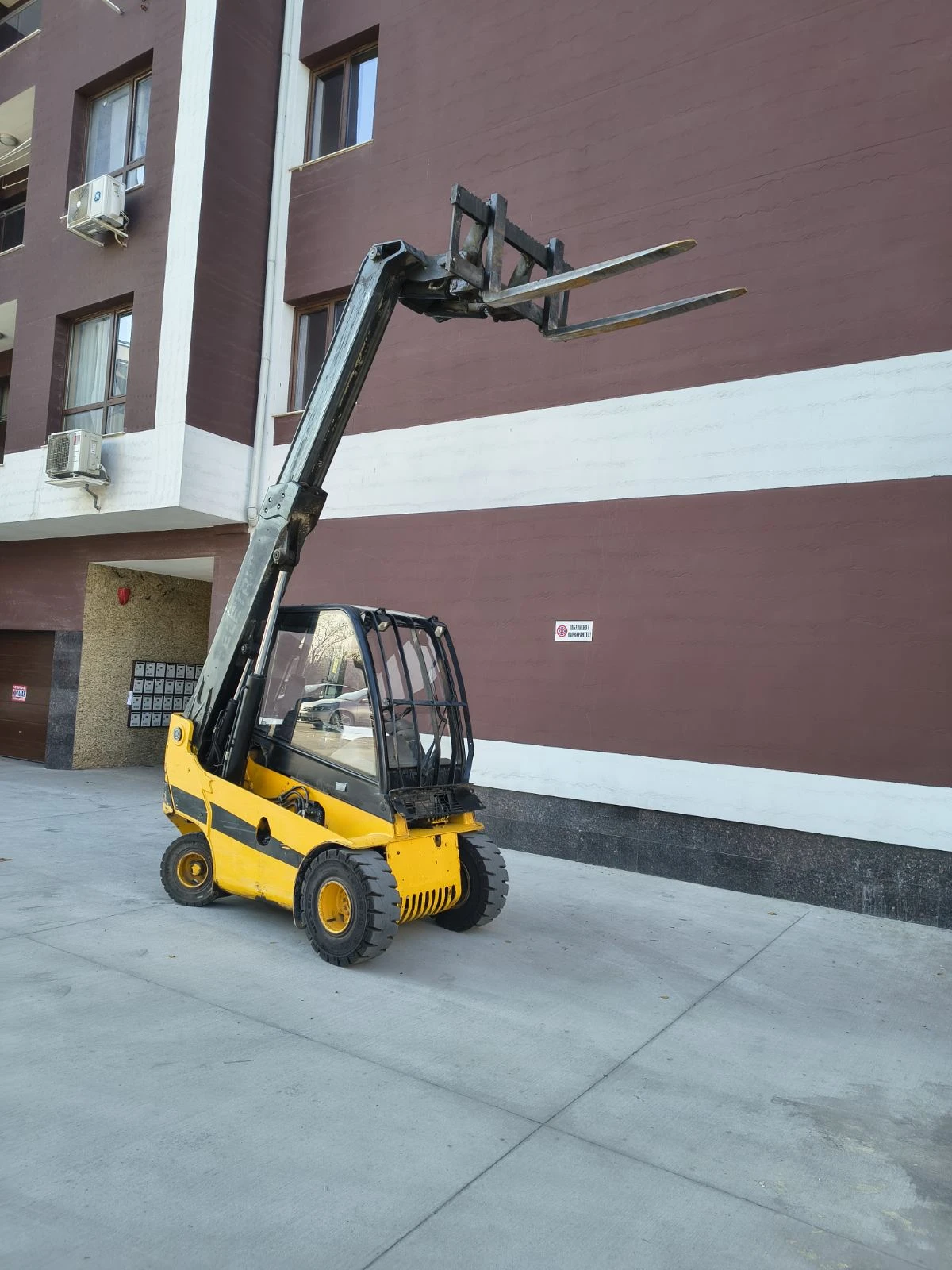 ������� Cat | Mobile.bg � ����������� 15