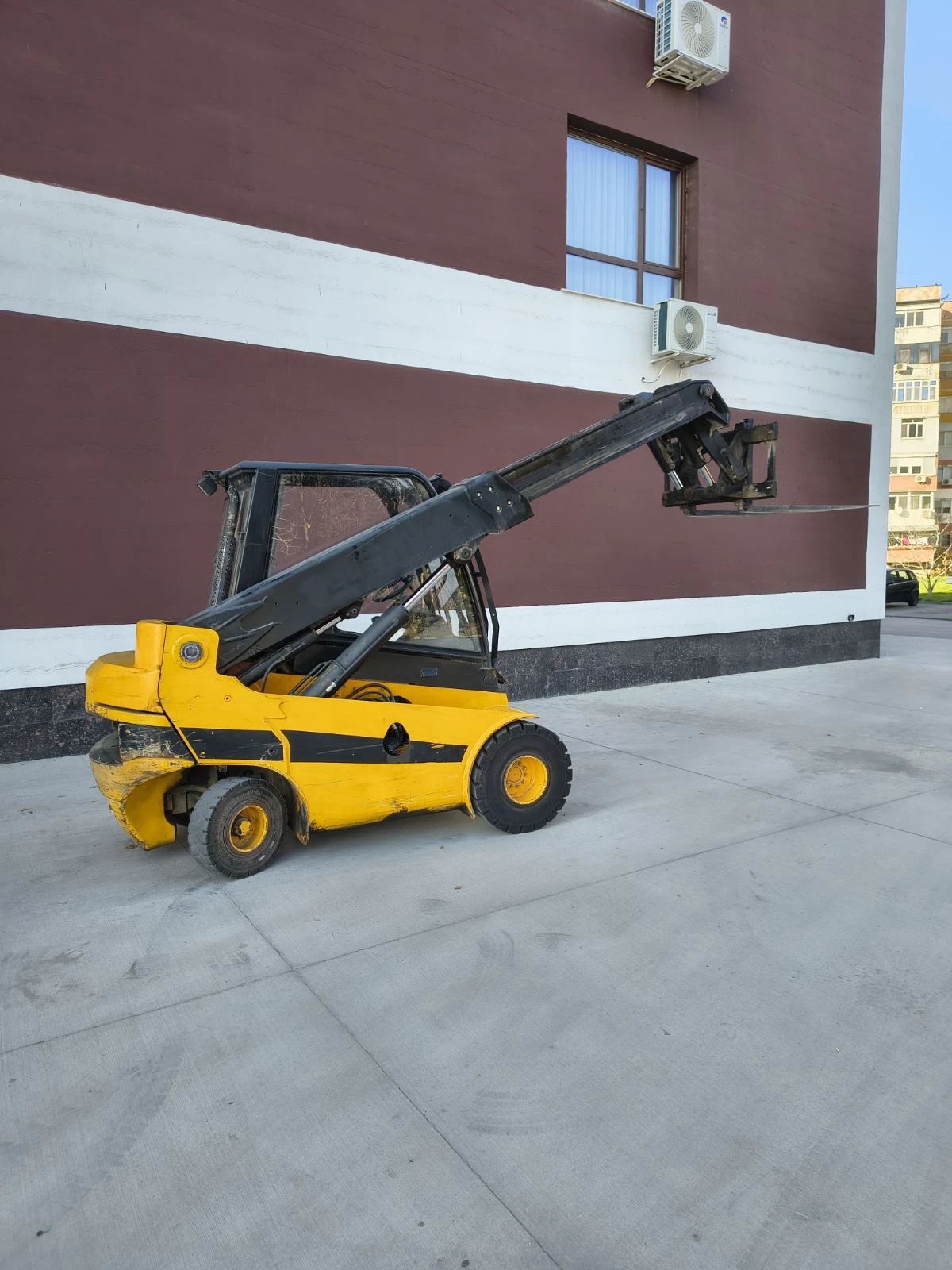 ������� Cat | Mobile.bg � ����������� 17