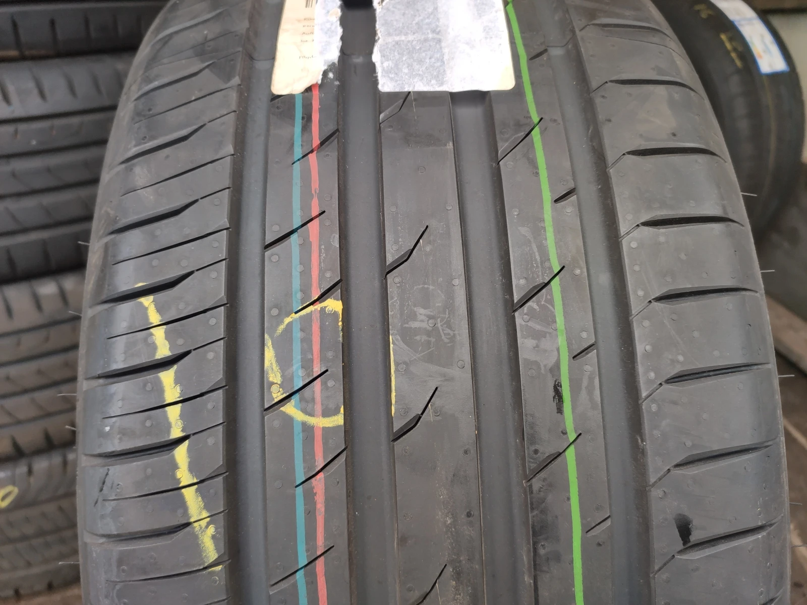 Гуми Летни 235/40R19