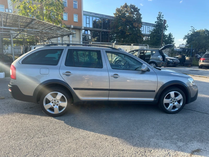 Skoda Octavia SCOUT 4x4, снимка 8 - Автомобили и джипове - 47343710